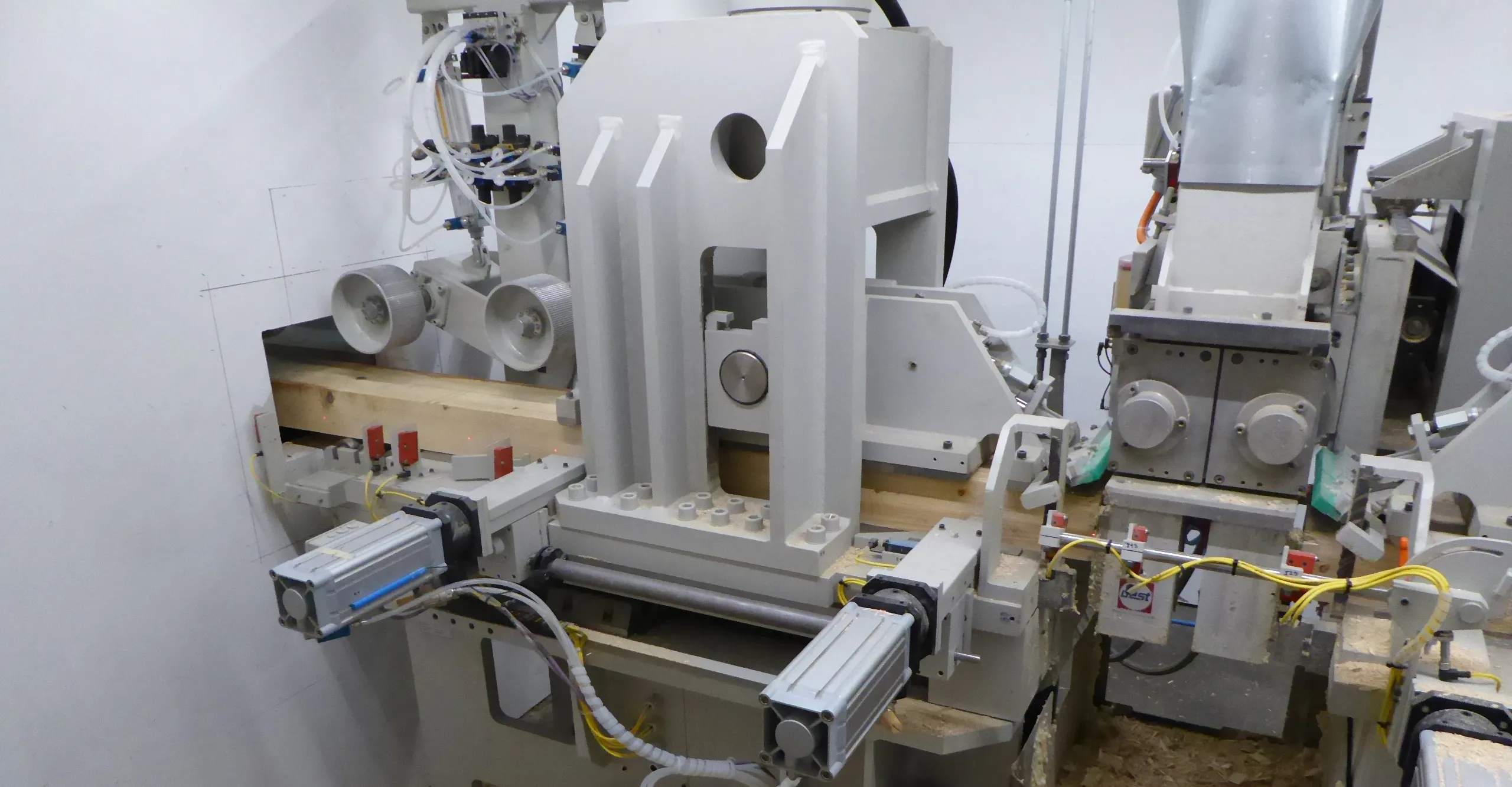 Compact Finger-Jointing Machines
