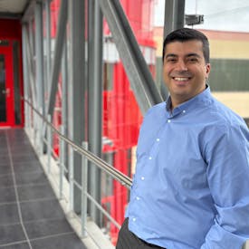 Taygun Yildirim Taygun Yildirim in einem Gang bei MINDA