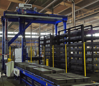 Gantry for automated unloading loads on pallets from trolleys Gantry for automated unloading loads on pallets from trolleys: the loaded pallets with refractory bricks are placed onto a roller conveyor which transports the refractory bricks to a packaging line.